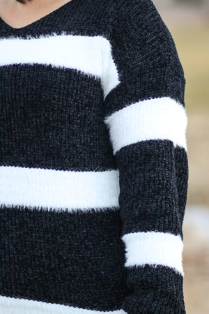 Kylie Black & White Sweater